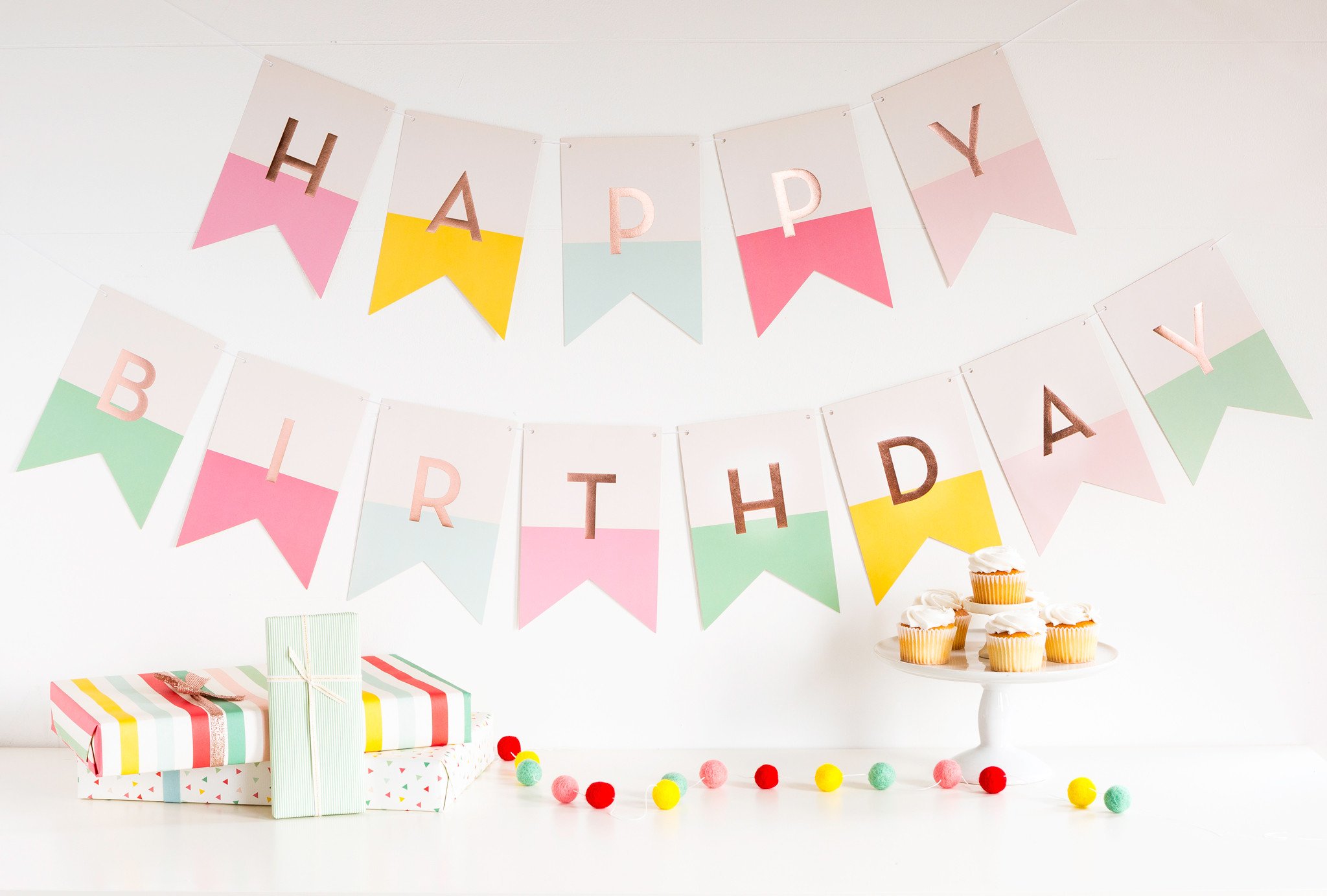 Free Vector | Retro birthday gift card design