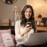 girl making report